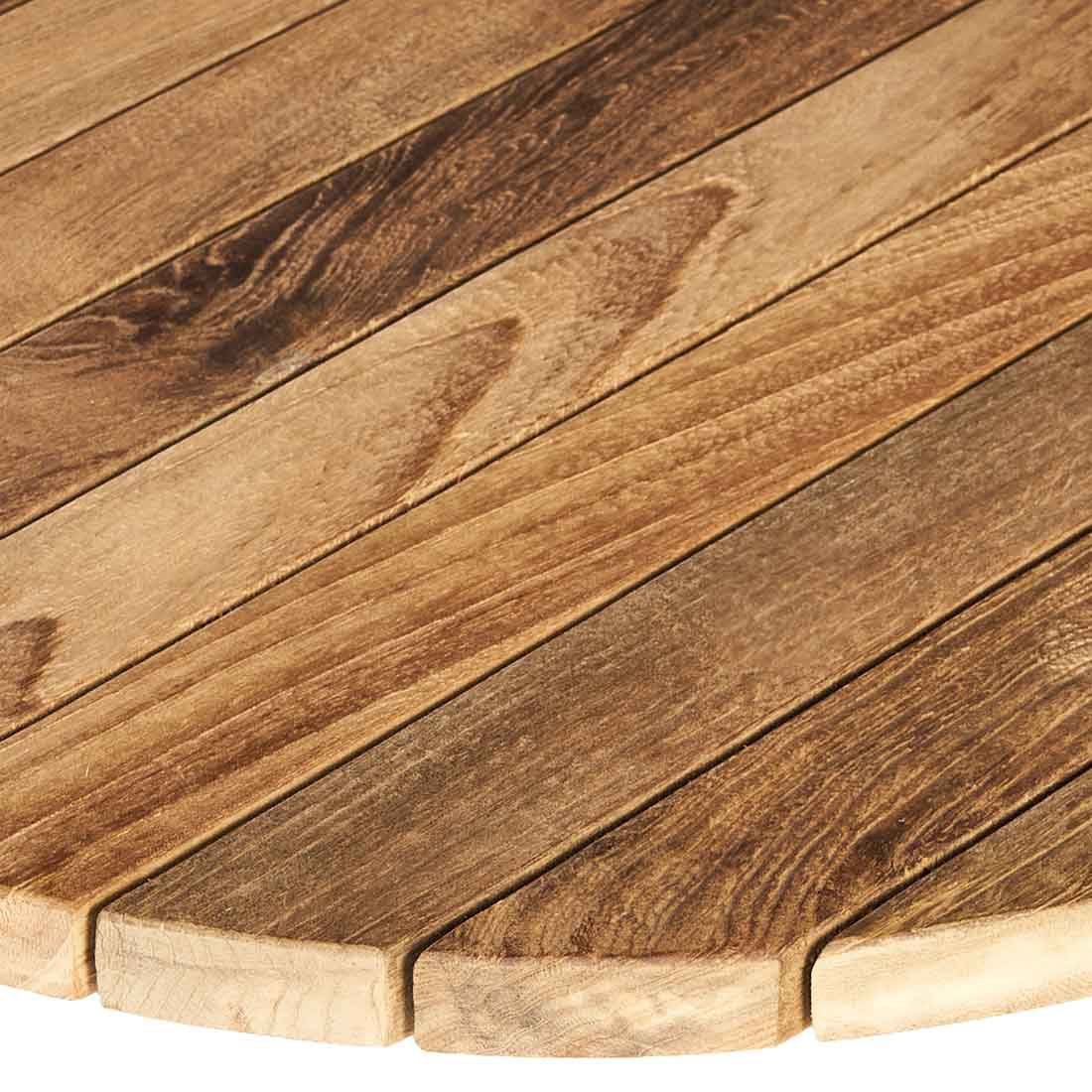 Nærbilde av bordplate i resirkulert teak på Hagebord Atlanta med dreieskive Ø150cm resirkulert teak - OUTLIV