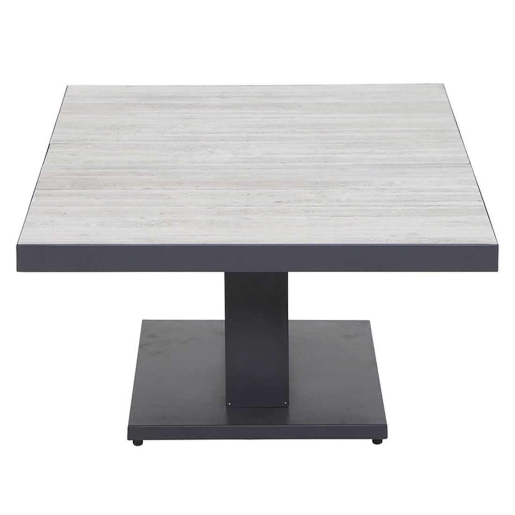 Montert hagebord Bellani høydejusterbart 160x90 cm på terrasse