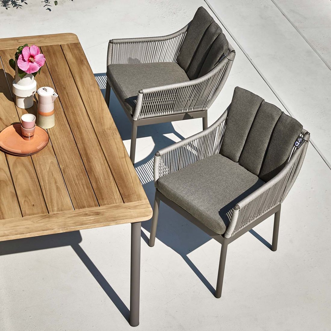 Nærbilde av aluminiumsramme på Hagebord Bijou 180x90 cm aluminium/teak