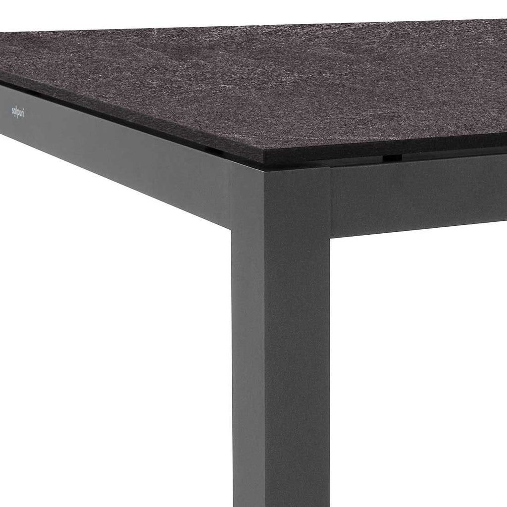 Nærbilde av aluminium ramme på Hagebord Classic 220x100 cm aluminium HPL