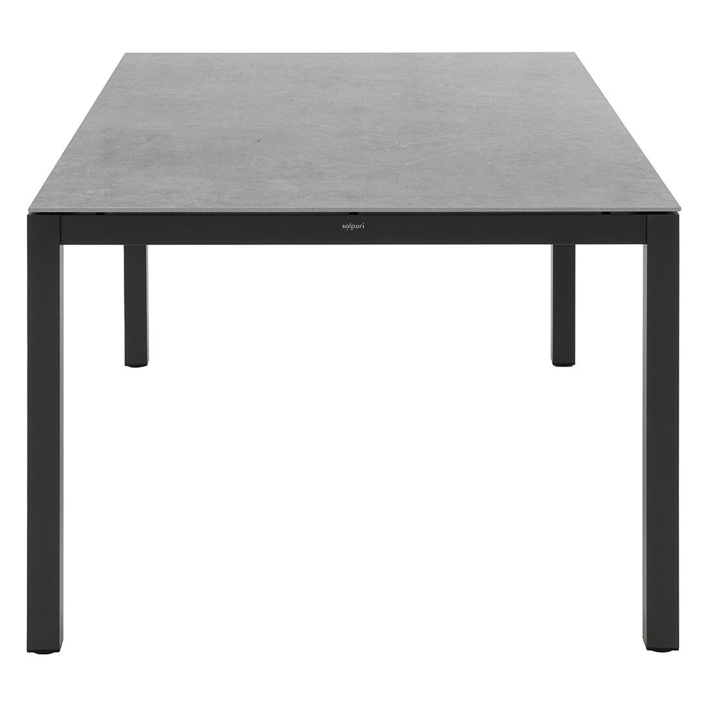 Detalj av bordplate på Hagebord Classic aluminium/Dekton 160x100 cm - Solpuri