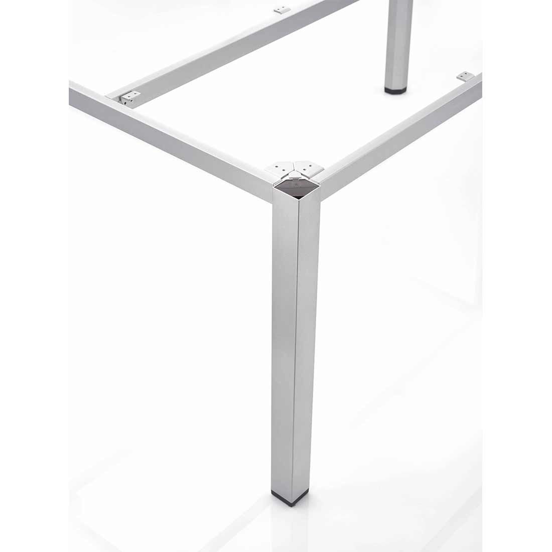 Nærbilde av aluminiumsramme på Hagebord Cubic 140x70 cm aluminium teak Kettler
