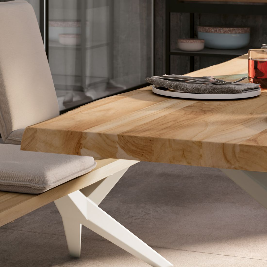 Hagebord Dänemark med naturlig teak og ivory metallramme