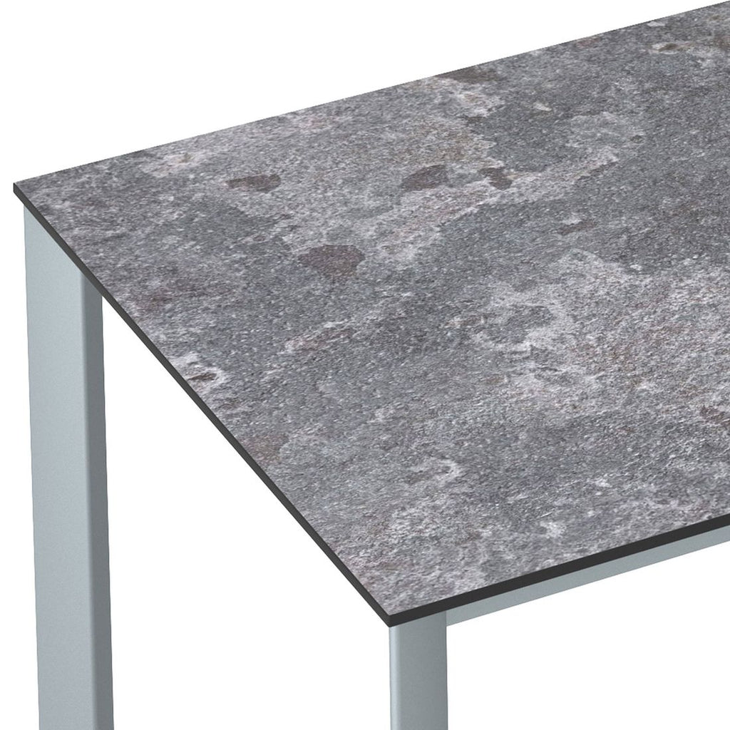 Nærbilde av aluminiumramme på Hagebord Edge aluminium HPL 180x95 cm