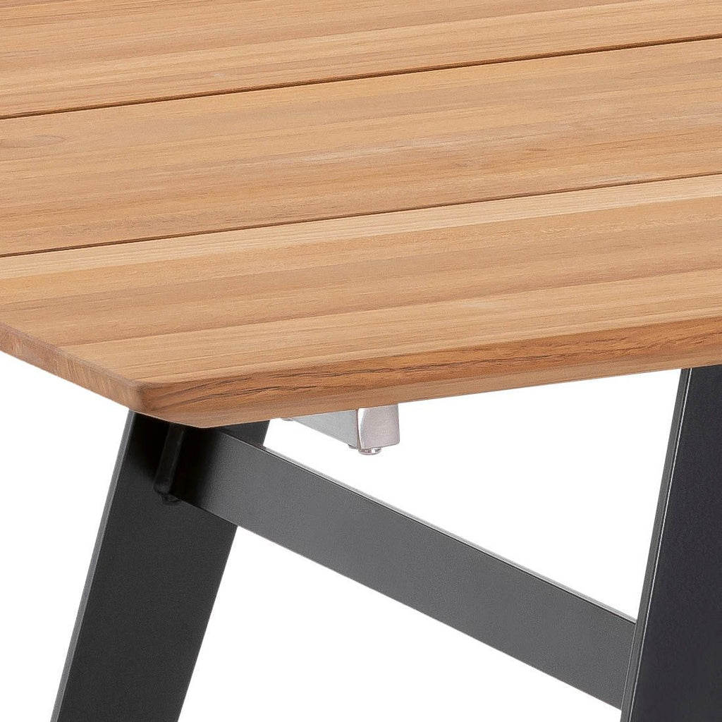 Detalj av teak bordplate på Hagebord Elba stål/teak 200x95 cm - Niehoff