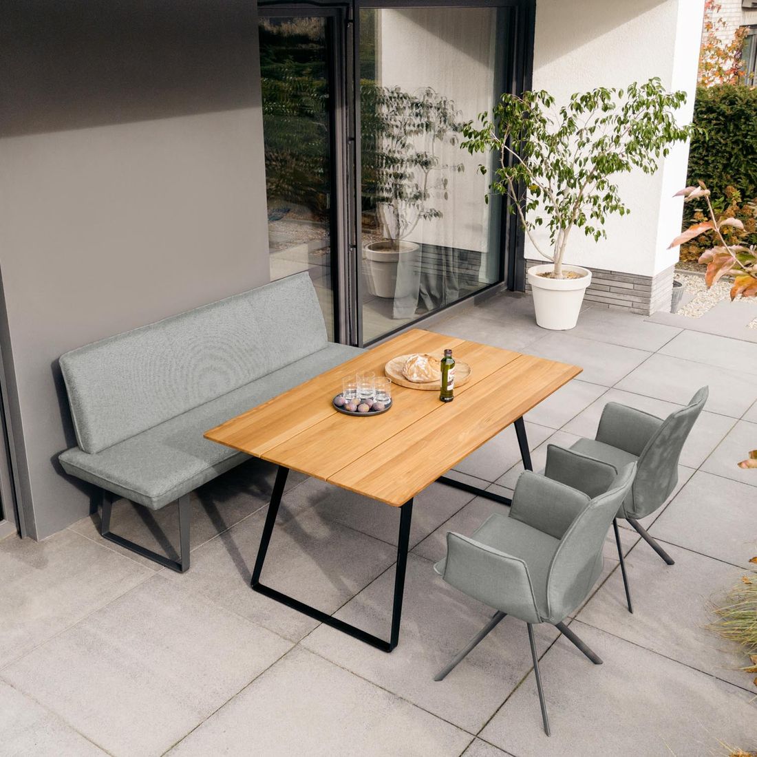 Nærbilde av svart stålramme på Hagebord Elba stål/teak 200x95 cm - Niehoff
