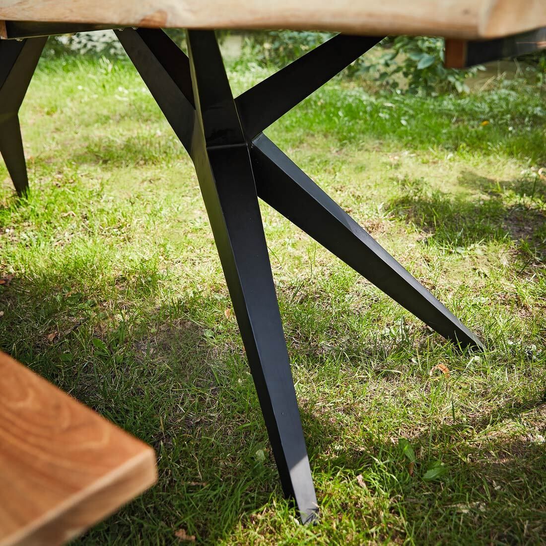 Oversikt av Hagebord Holland 280x95 cm rustfritt stål/teak på terrasse