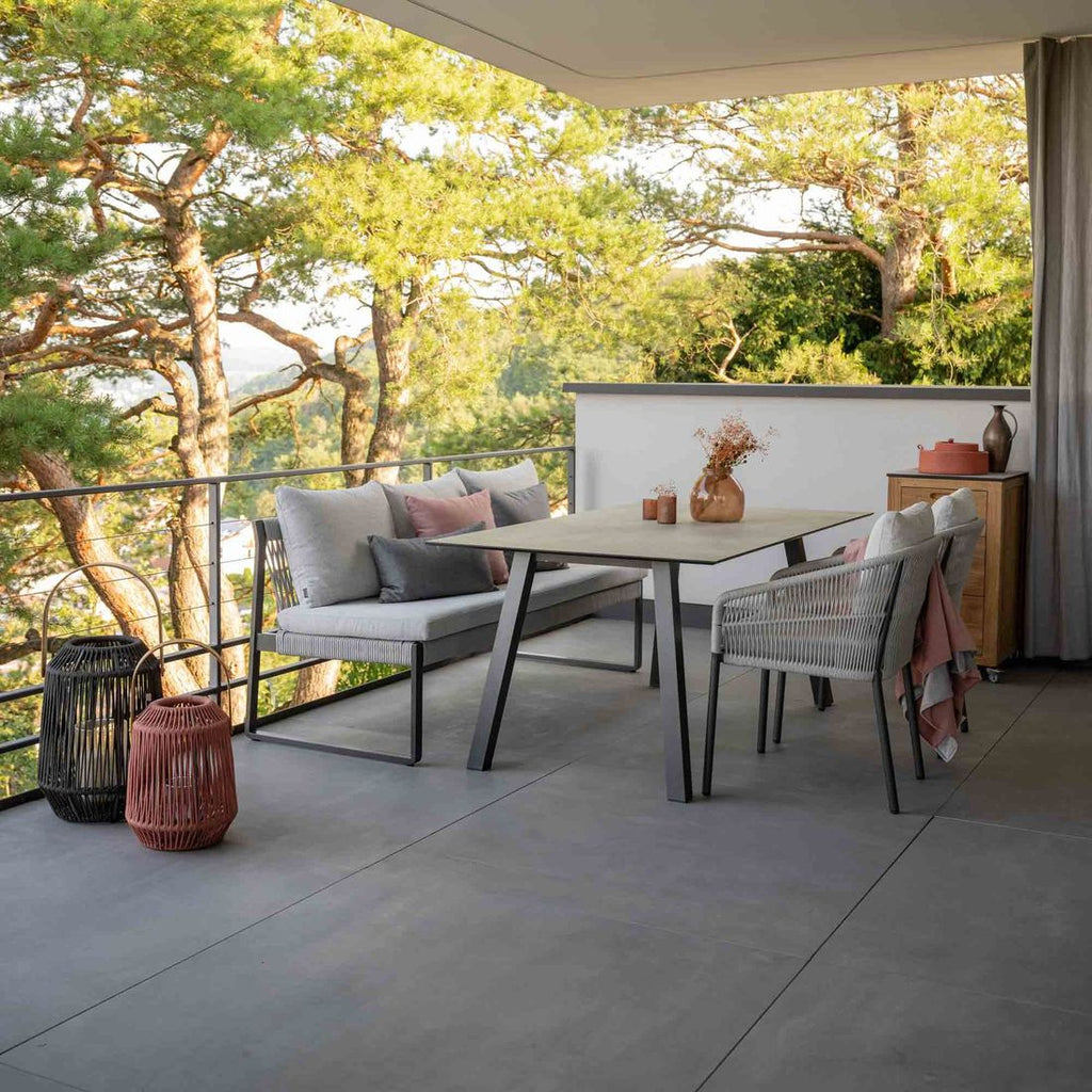 Nærbilde av aluminiumramme på Hagebord Interno aluminium/Silverstar 2.0 220x100 cm