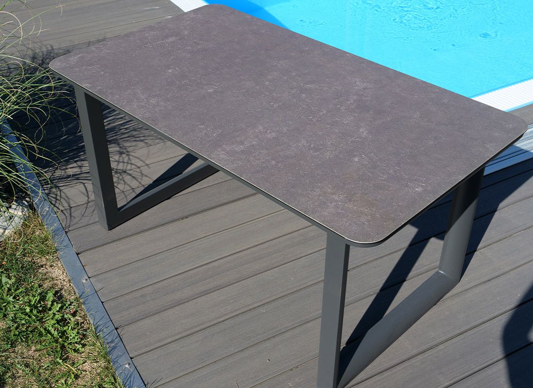 Detalj av bordplate på Hagebord Lago 140x80cm aluminium/glasskeramikk