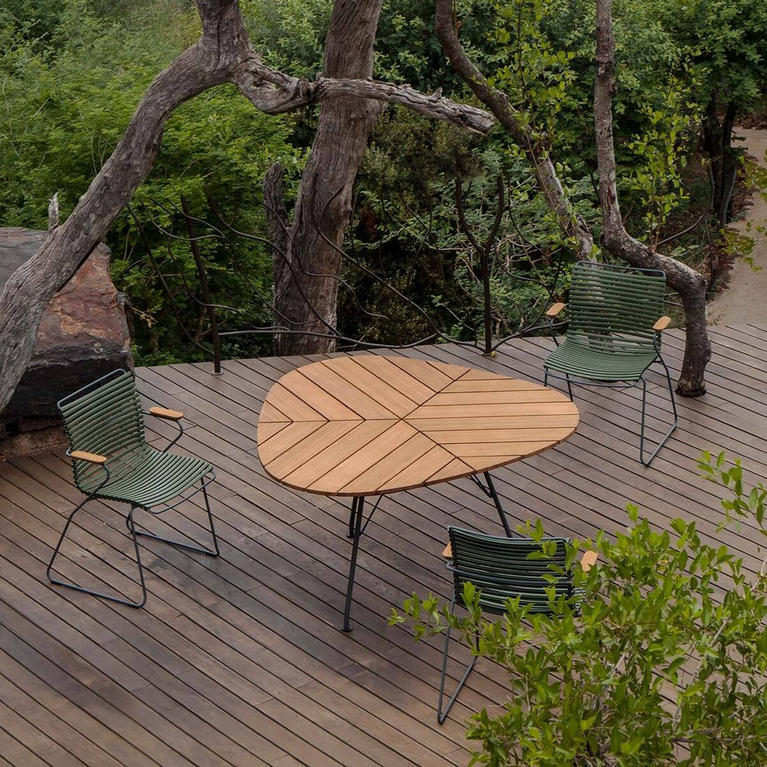 Pulverlakkert aluminiumsunderstell på Hagebord Leaf 146x146cm stål/bambus