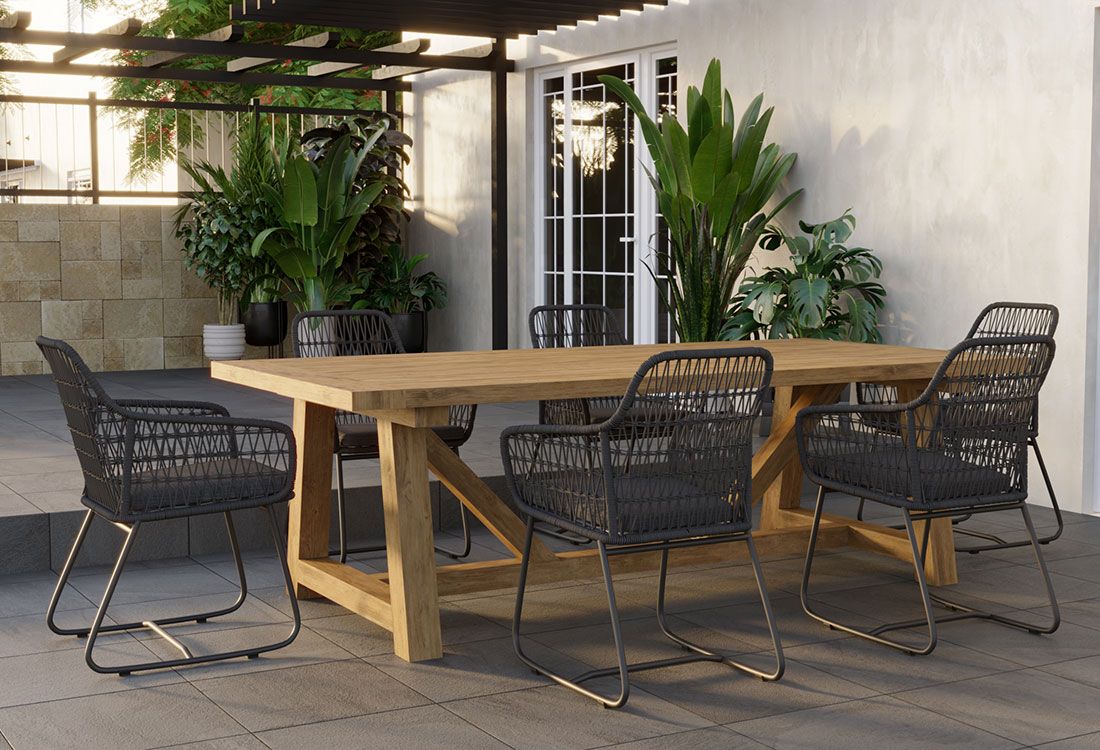 Oversiktsbilde av Hagebord Marbella 240x110cm resirkulert teak - OUTLIV i hage