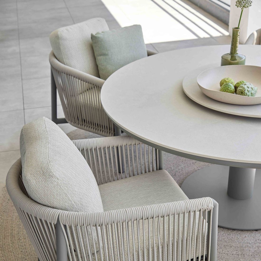 Hagebord Melville low dining Ø160 cm aluminium/keramikk bordplate overflate