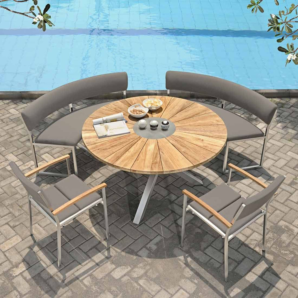 Detalj av hagebord Oryx Ø135 cm rustfritt stål/teak Zebra