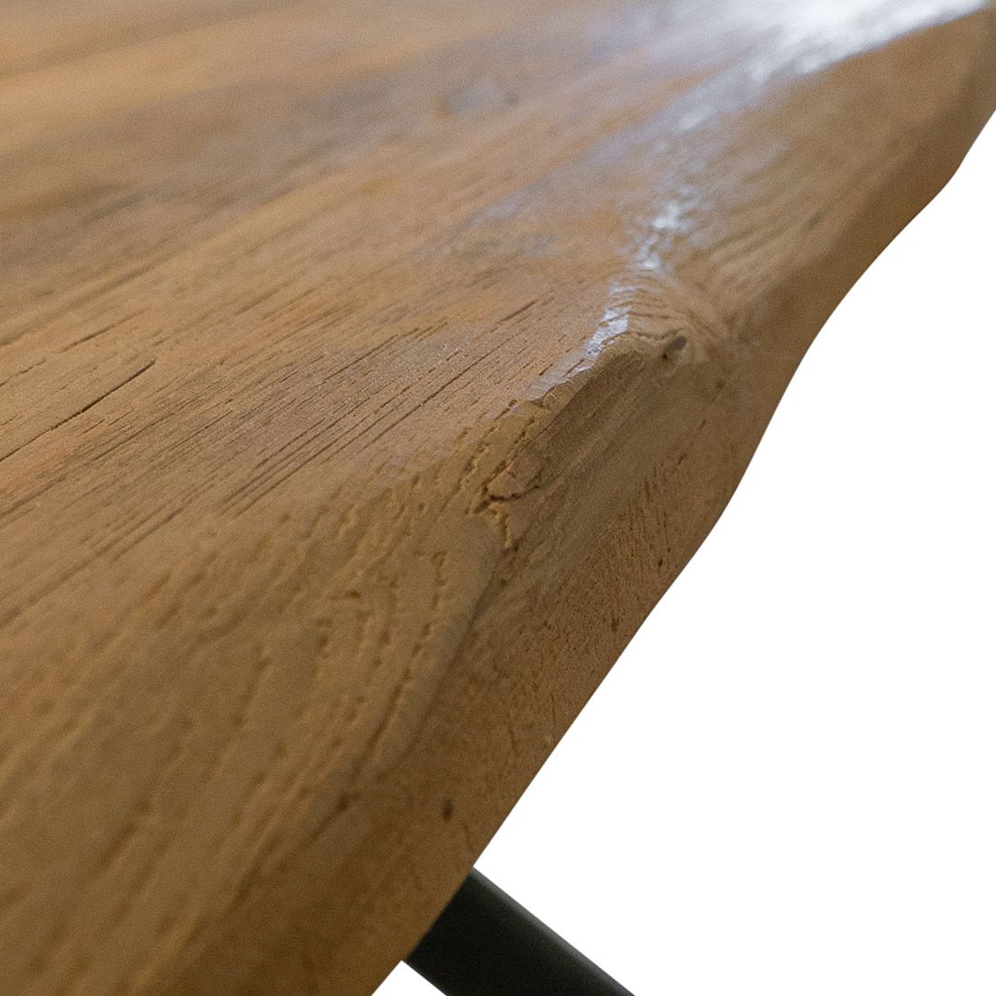 Detalj av bordplate på Hagebord Riviona rustfritt stål resirkulert teak