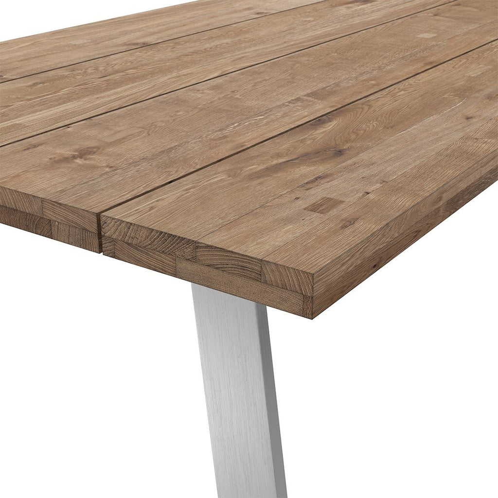 Nærbilde av rustfritt stål ramme på Hagebord Rustic