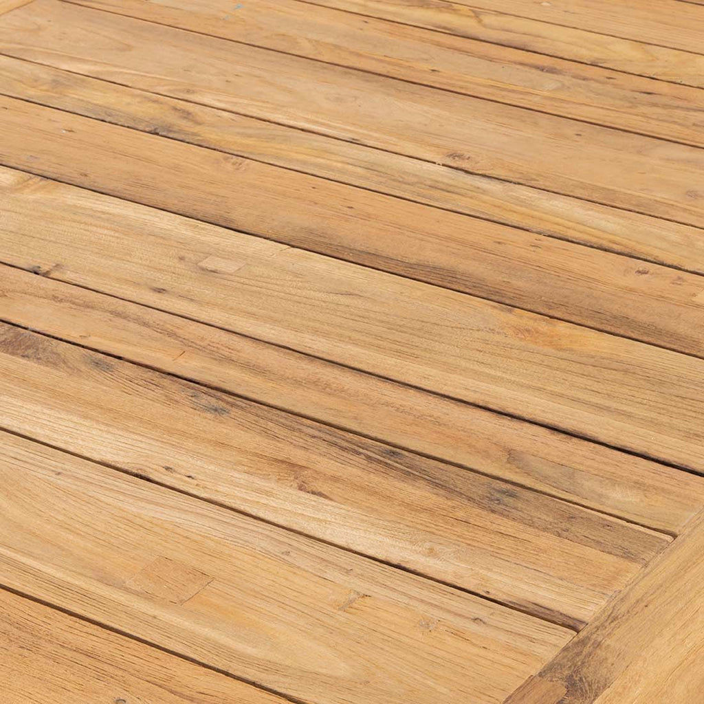 Unike detaljbilder av resirkulert teak på Hagebord stål og resirkulert teak 200x100 cm - OUTLIV