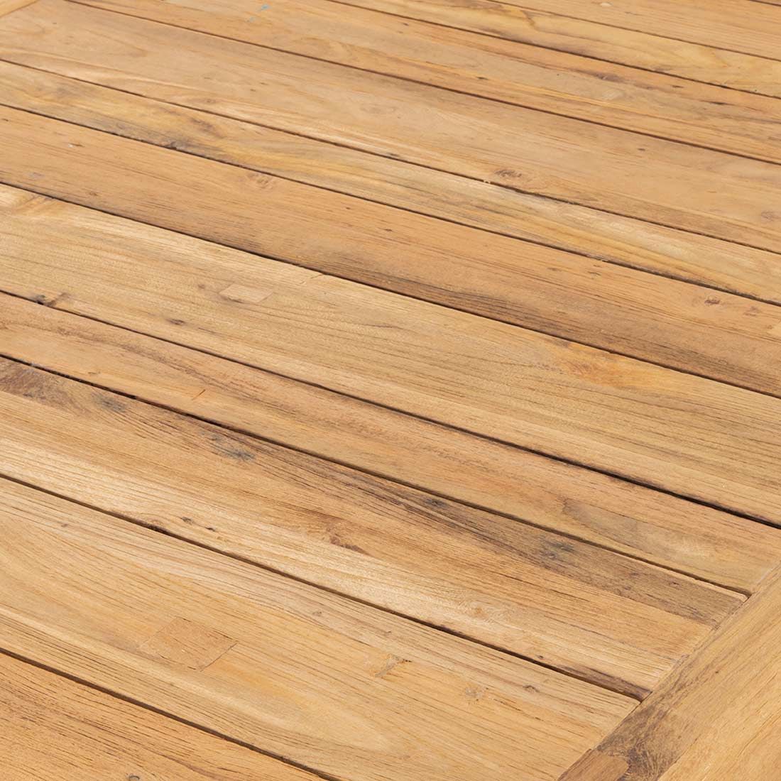 Unike detaljbilder av resirkulert teak på Hagebord stål og resirkulert teak 200x100 cm - OUTLIV