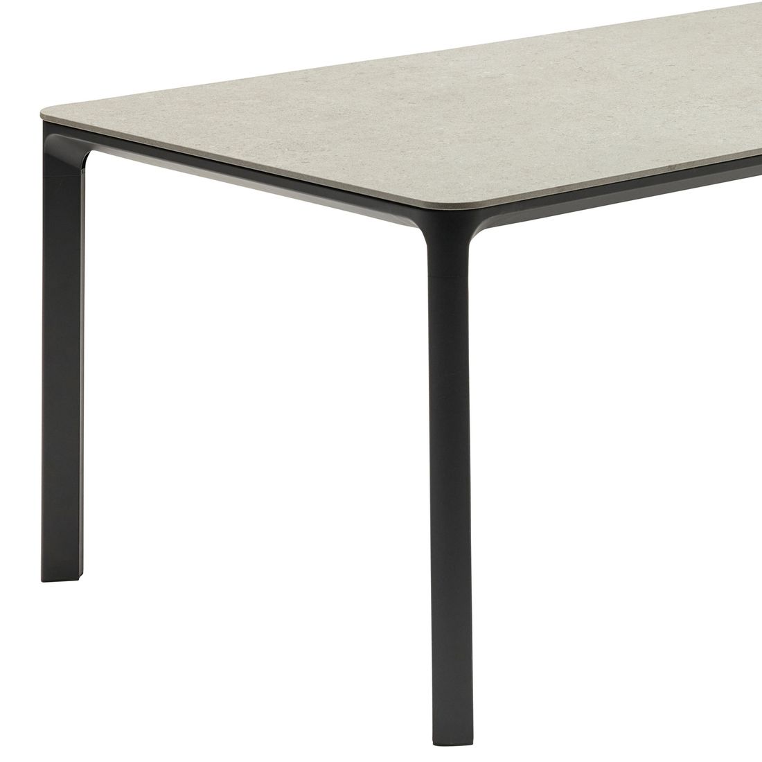 Hagebord Stilo 160x90 cm aluminium/sinterstein montert i hage