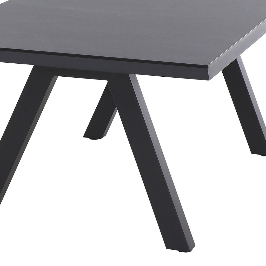 Nærbilde av aluminiumsramme på Hagebord Tirana aluminium HPL 200x100 cm