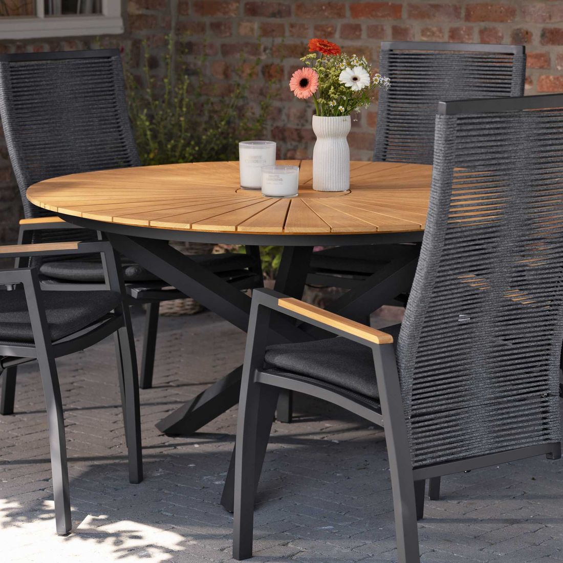 Hagebord Unicamo Ø120 cm aluminium/teak - LC Garden bakside