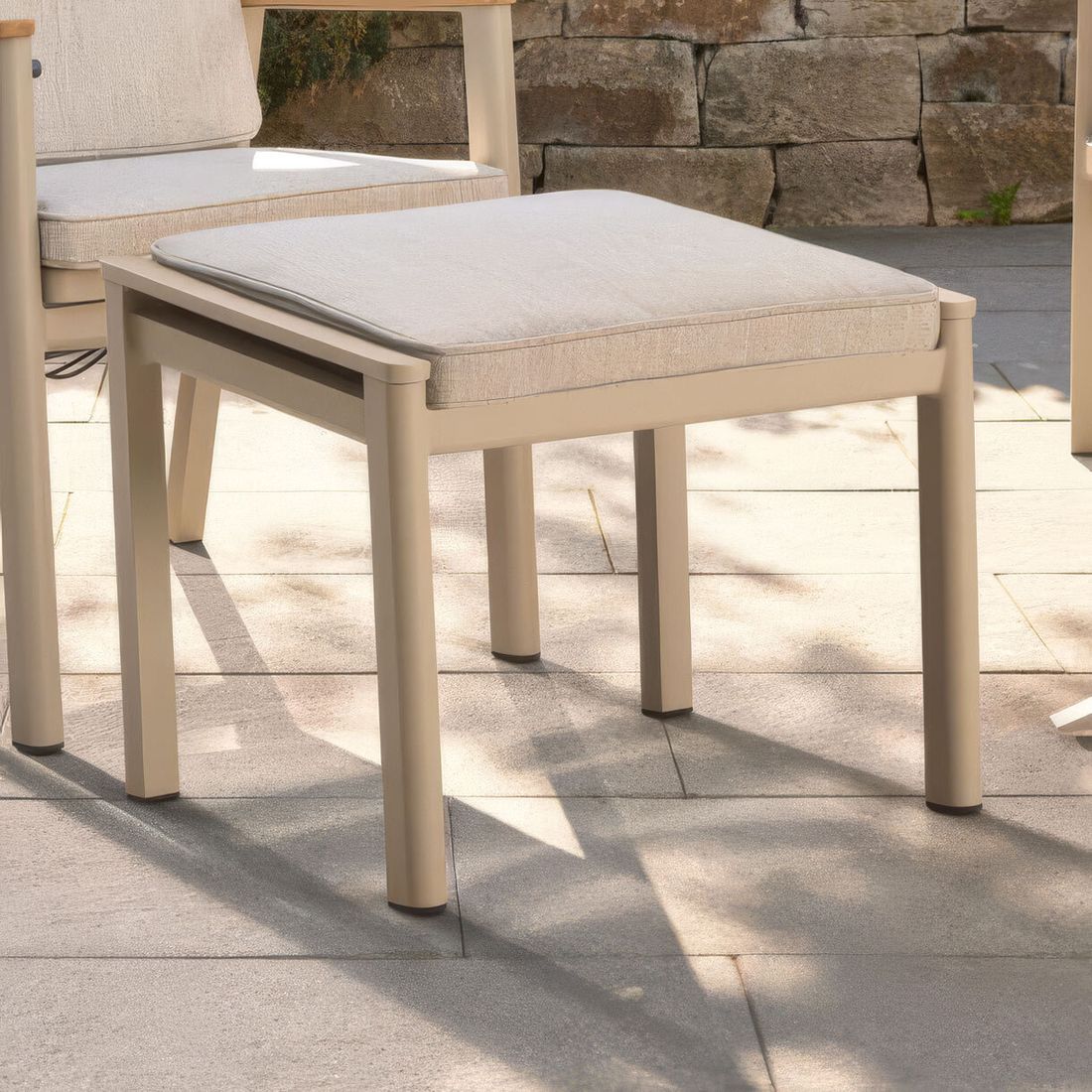 Hagekrakk 7014 aluminium med sittepute med synlig ramme bak