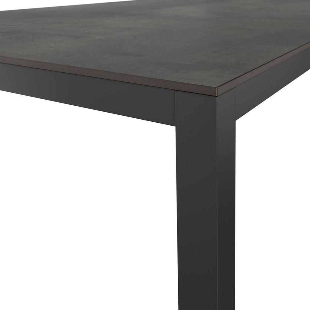 Hagemøbelsett Alex 6 plasser aluminium HPL 220x100 cm - OUTLIV i bruk på terrasse