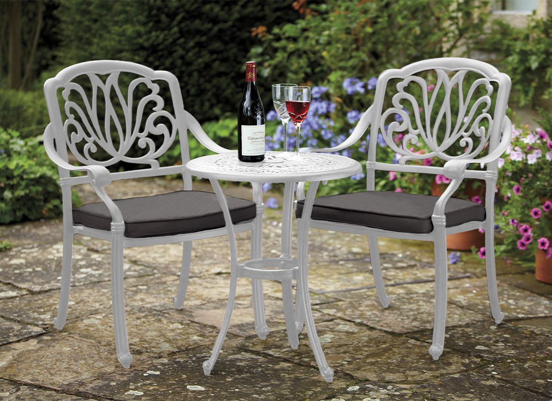 Nærbilde av aluminium og tekstil i Hagemøbelsett Amalfi aluminium 2 plasser Ø62 cm hvit - Hartman