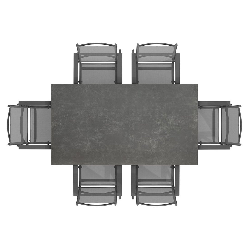 Montert Hagemøbelsett Basic Plus aluminium Dekton med OUTLIV. bord på terrasse