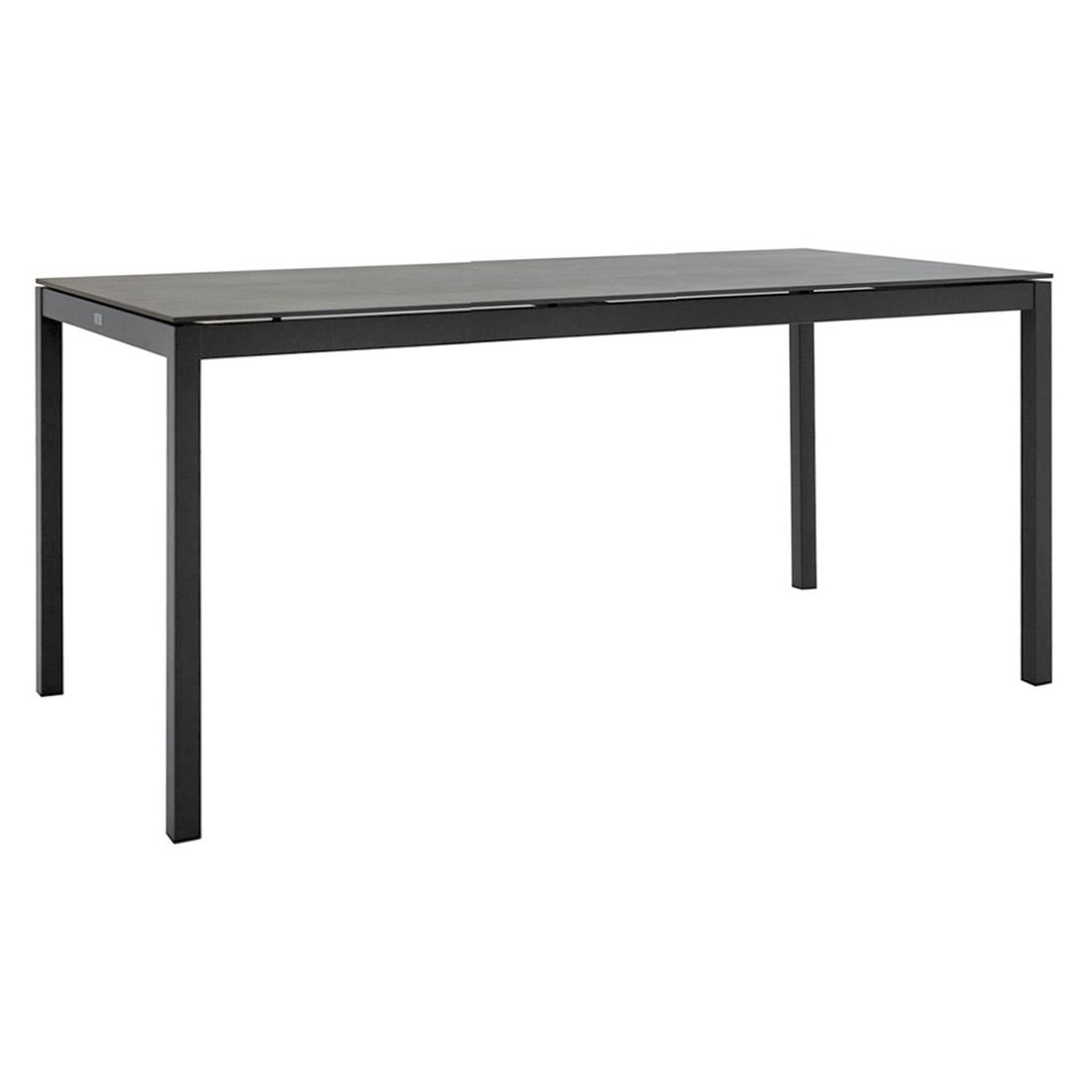 Nærbilde av stol med justerbar rygg på Hagemøbelsett Basic Plus aluminium Dekton med OUTLIV. bord