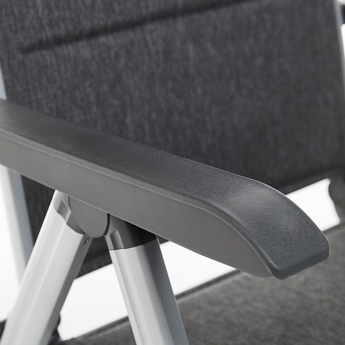 Nærbilde av aluminiumsramme på Hagemøbelsett Basic Plus Padded 4 plasser