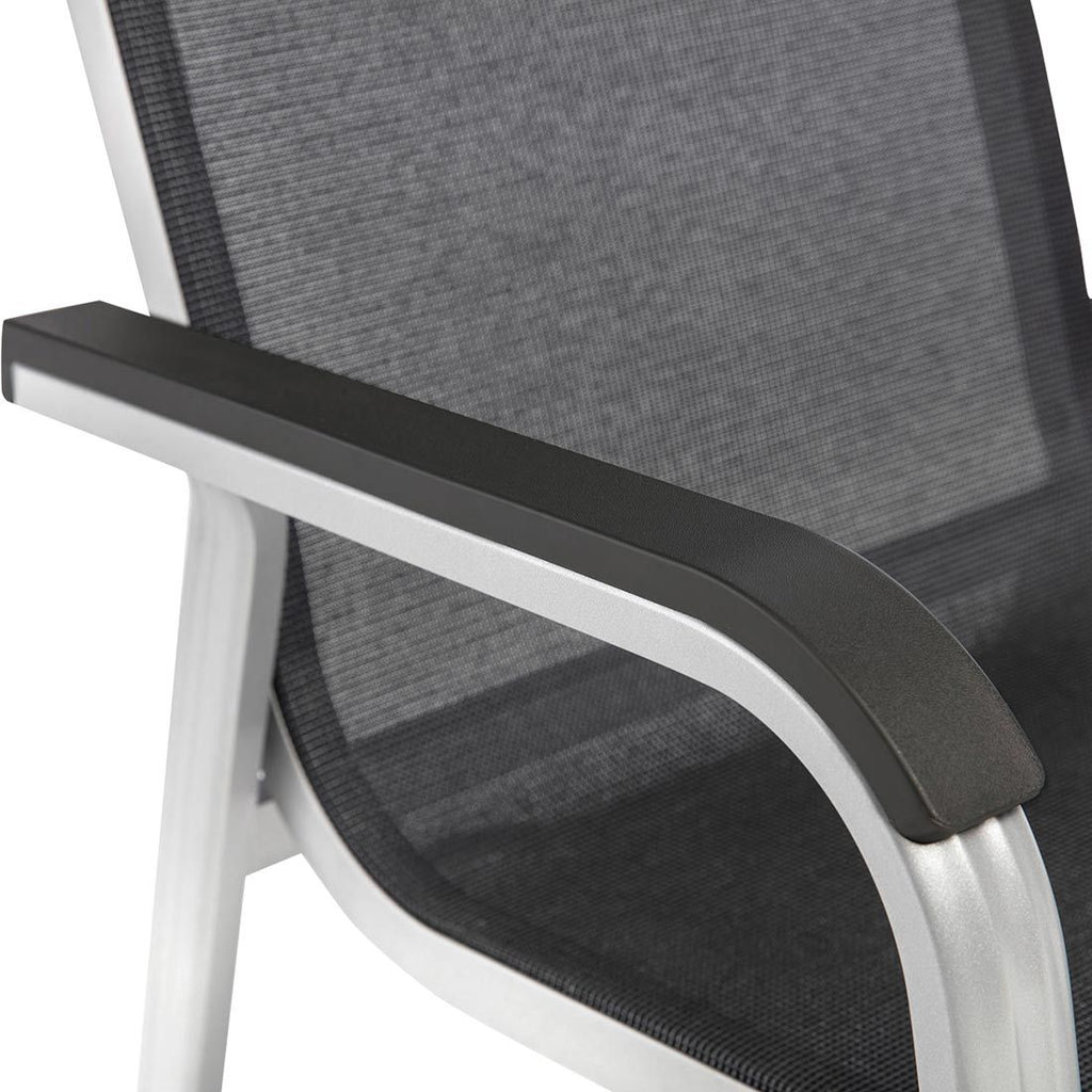 Hagemøbelsett Basic+ Premium 4 plasser aluminium HPL 160x95 cm i bruk