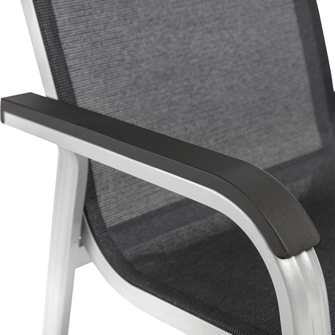 Hagemøbelsett Basic+ Premium 4 plasser aluminium HPL 160x95 cm i bruk