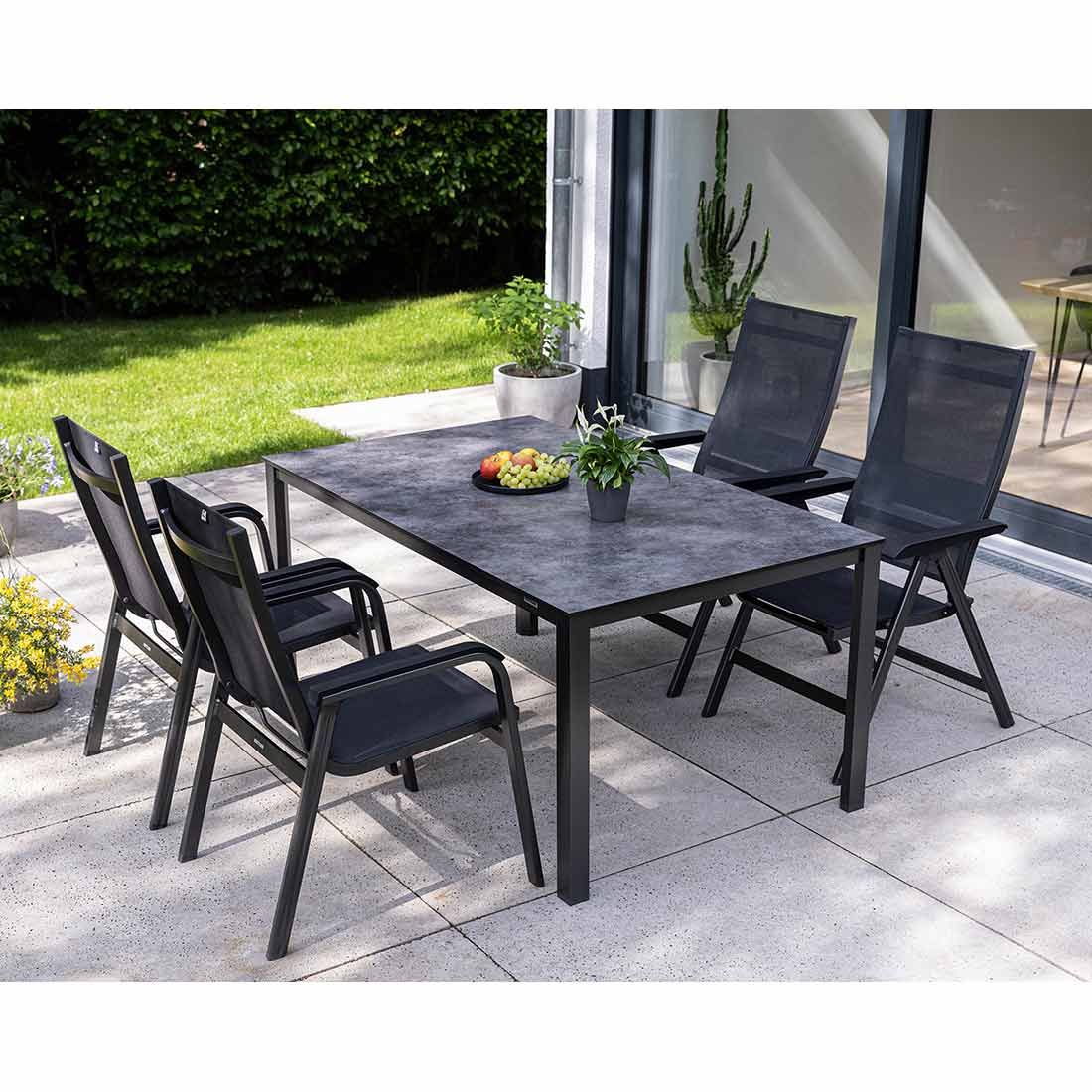 Montert Hagemøbelsett Basic+ Premium 4 plasser antrasitt HPL 160x95 cm på terrasse