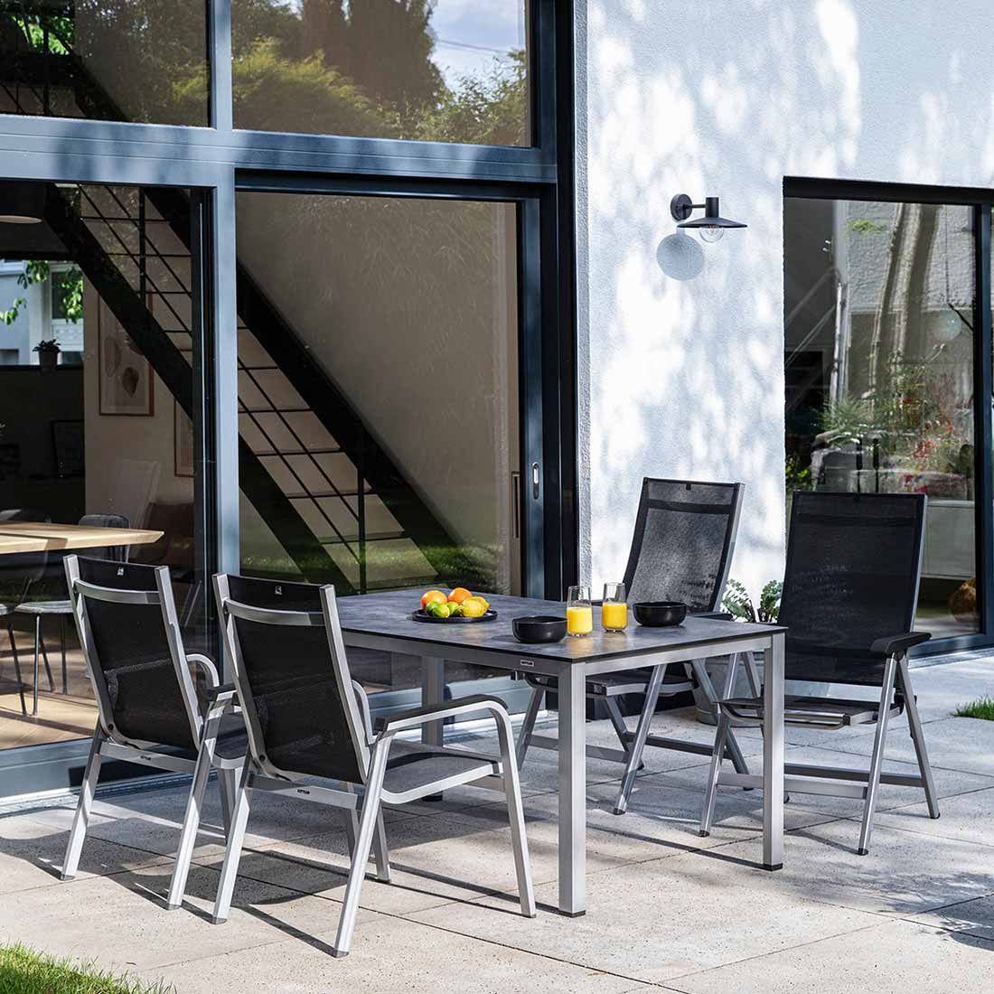 Nærbilde av bordplate på Hagemøbelsett Basic+ Premium 4 plasser aluminium HPL 160x95 cm
