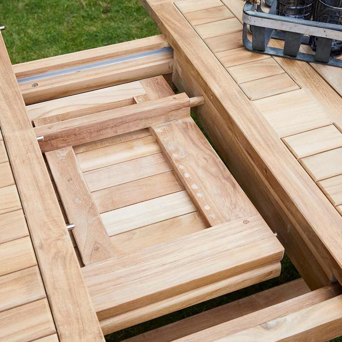 Detalj av teakmateriale på Hagemøbelsett Birmingham 6 plasser teak