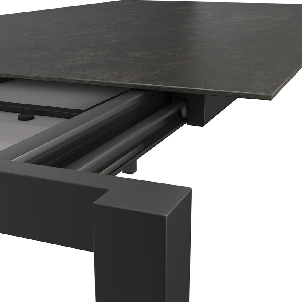 Hagemøbelsett Kobe 4 plasser uttrekkbart keramikk 160-267x91 cm - OUTLIV.