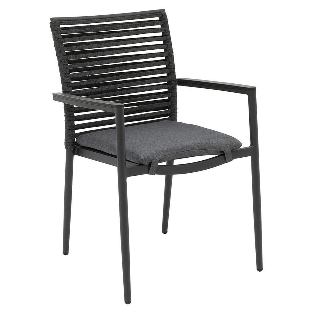 Nærbilde av stabelbare stoler i Hagemøbelsett New Jersey 6 plasser aluminium/teak 220x100 cm