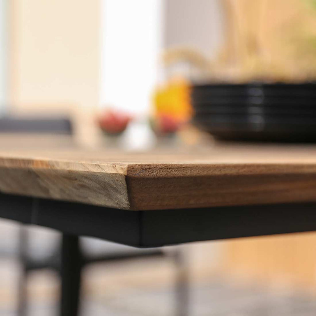 Detalj av bordplate i teak på Hagemøbelsett Quadux 8 plasser, aluminium teak 140x140 cm - Zebra