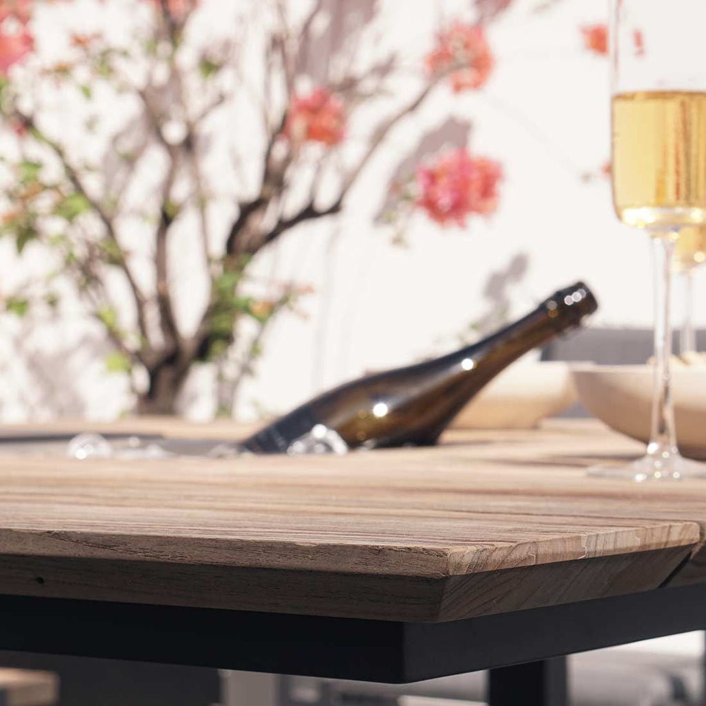 Oversikt av Hagemøbelsett Quadux 8 plasser, aluminium teak 140x140 cm - Zebra på terrasse