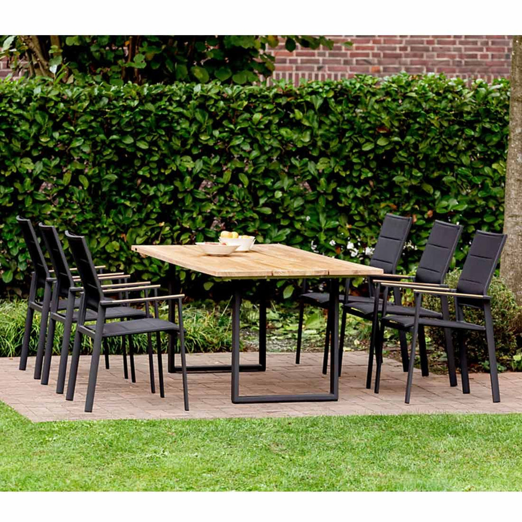 Hagemøbelsett Revent 6 plasser montert på terrasse