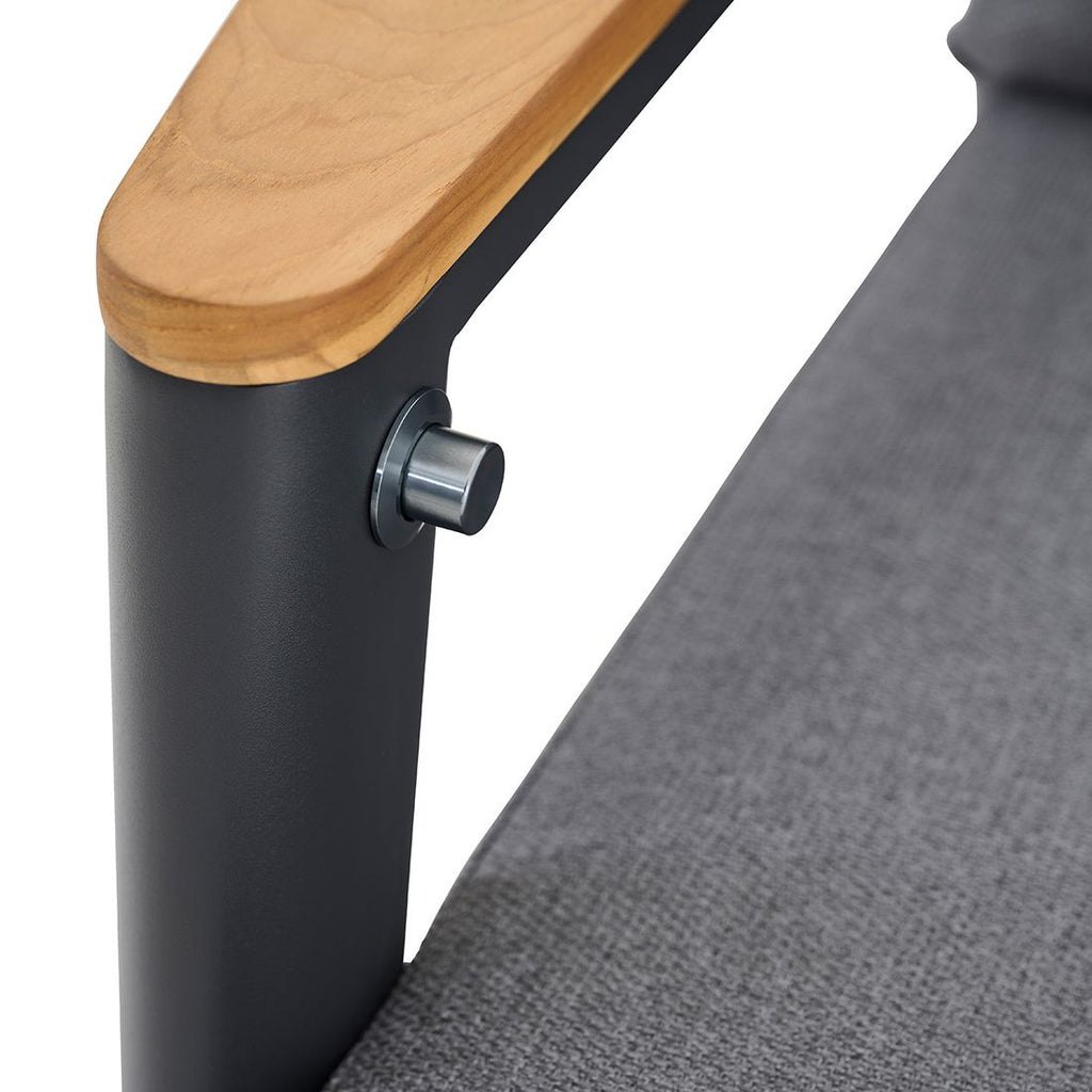 Detalj av regulerbar rygg på Hagesofa Cortina