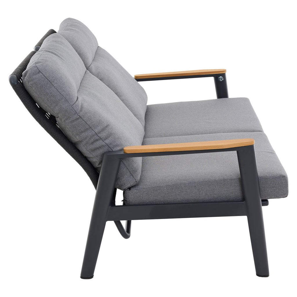 Sittekomfort på Hagesofa Cortina med tau