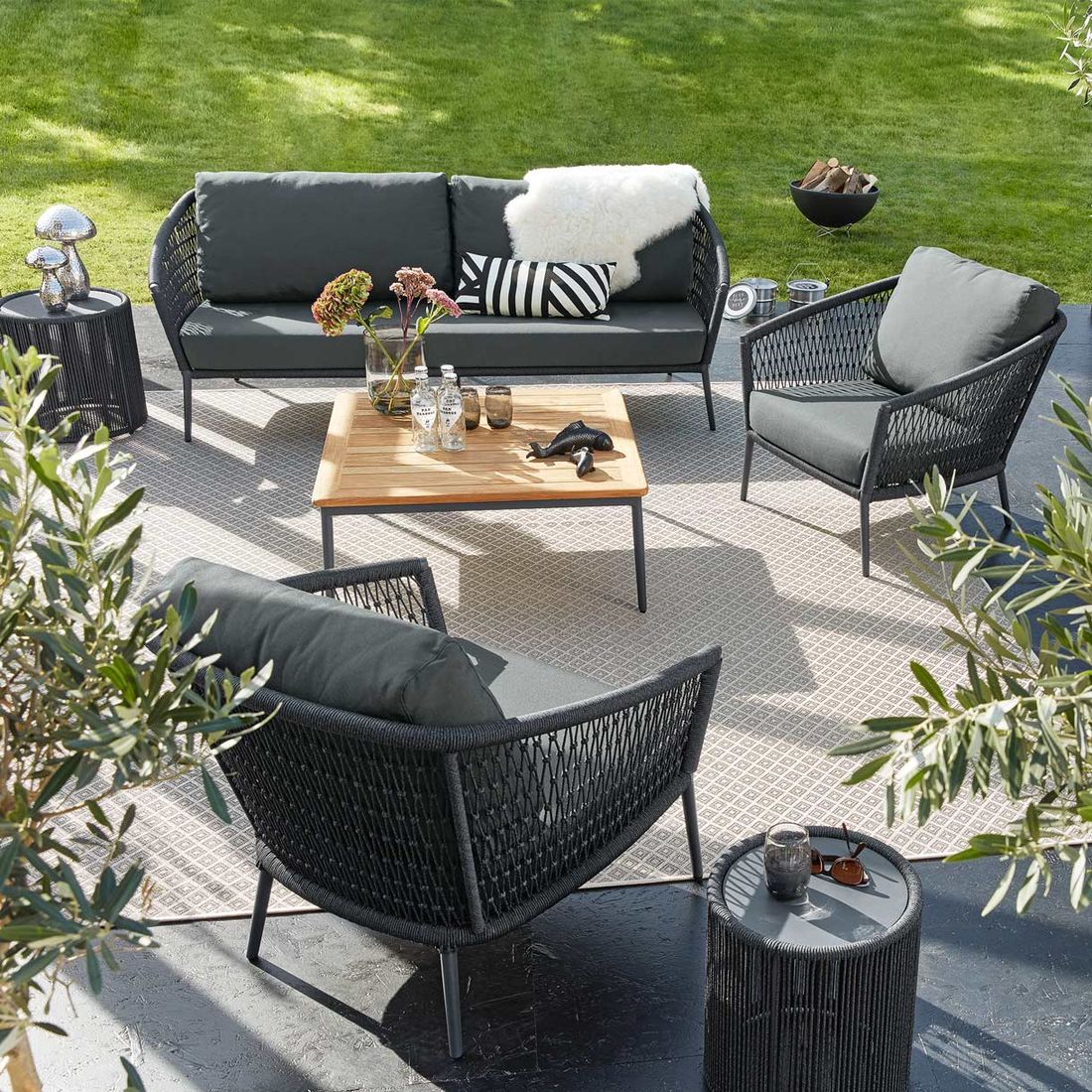 Montert Hagesofa Ibiza aluminium tau 205x86 cm Musterring på terrasse