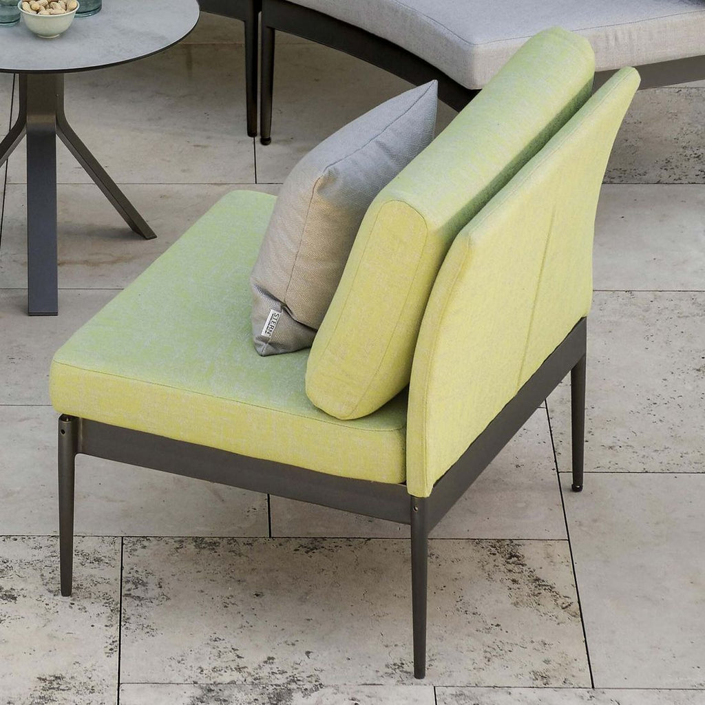 Hagesofa Ildigo aluminium/utestoff 250 cm i hage
