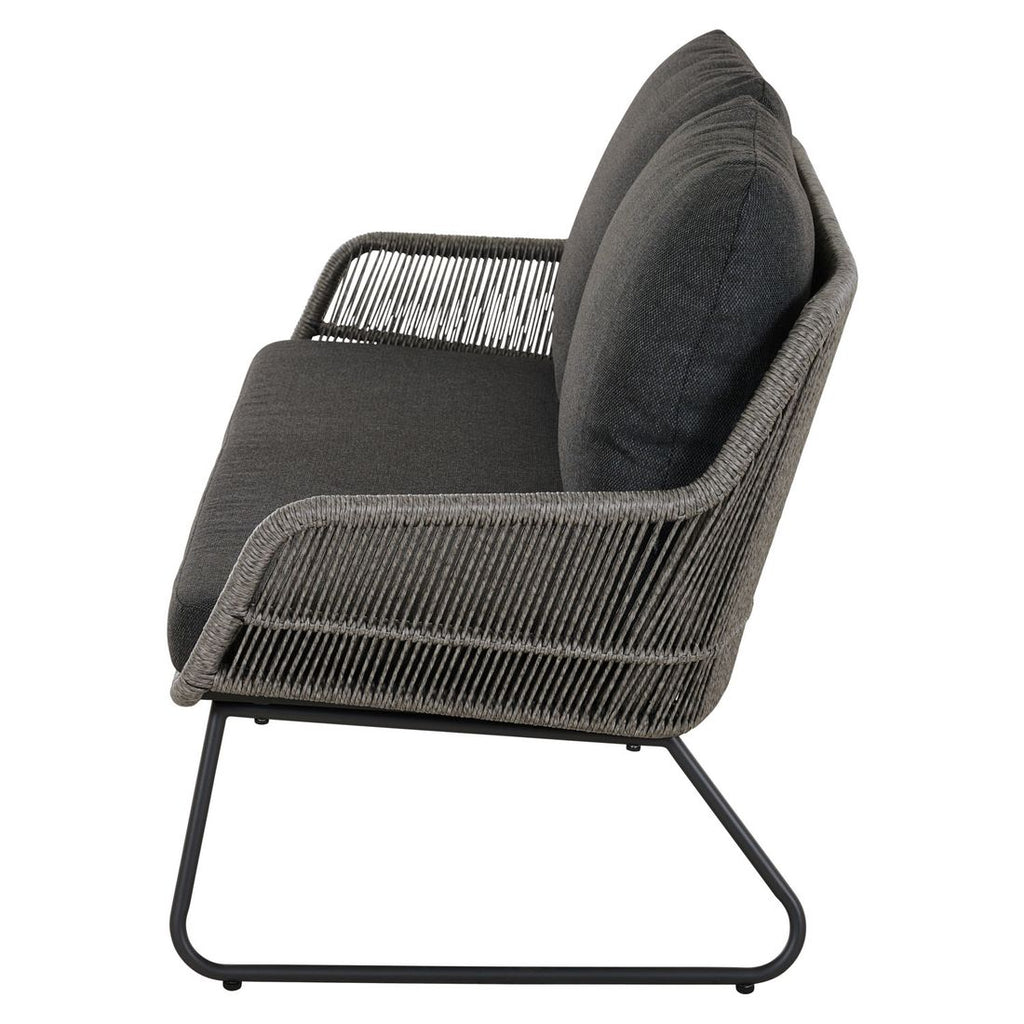 Sittekomfort på Hagesofa Kansas aluminium/flettverk 145 cm