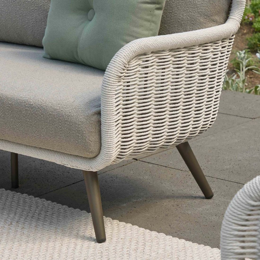 Sideprofil av Hagesofa Key Largo aluminium tau 162 cm