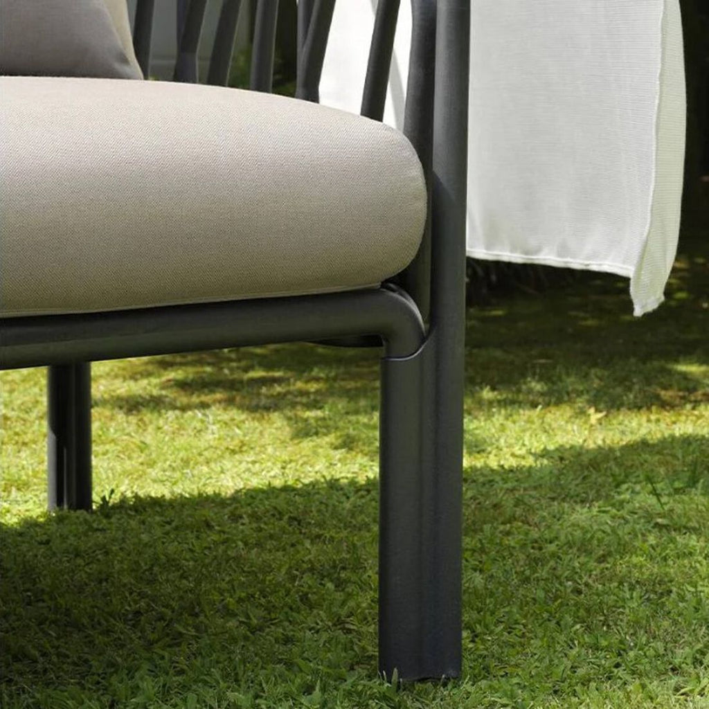 Hagesofa Komodo med solskjerm plast/Sunbrella på terrasse
