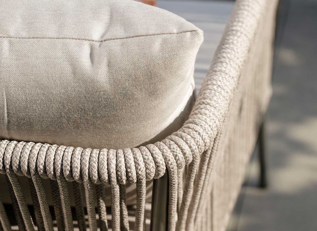 Hagesofa Marla aluminium/tau 164 cm montert på terrasse