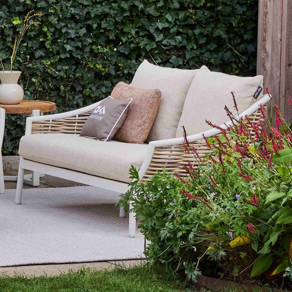 Hagesofa Milou aluminium/polyrotting 145 cm detalj av flettverk