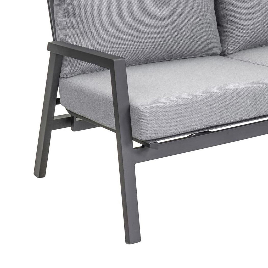 Montert Hagesofa Sondrino aluminium 202 cm på terrasse